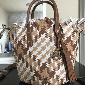 Micheal Kors Bucket Purse